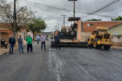 ​Prefeitura recapeia trecho de avenida no Jardim Bonanza