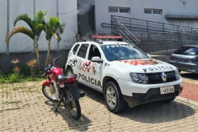 Moto roubada no bairro dos Ges  recuperada pela PM no Douradinho