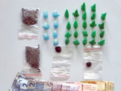 Dois casos de tr�fico de drogas s�o flagrados nessa sexta-feira no Jardim Bonanza