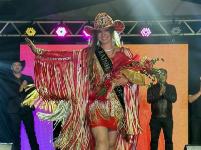 ​Lvia Lourenzon  coroada Rainha do Rodeio de 2025 em Pilar do Sul