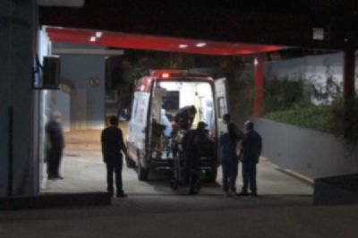 Motorista morre em acidente envolvendo dois carros e uma motocicleta na SP-250