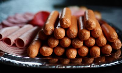 ​Com a alta no preo das carnes, salsicha tem se tornado um novo ingrediente das refeies