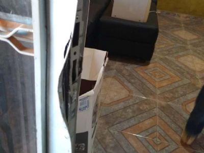 Ladres fazem o limpa em residncia no bairro Guauzal