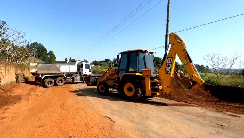 ​Prefeitura recapeia estrada vicinal do Pinhalzinho  Meia Lgua