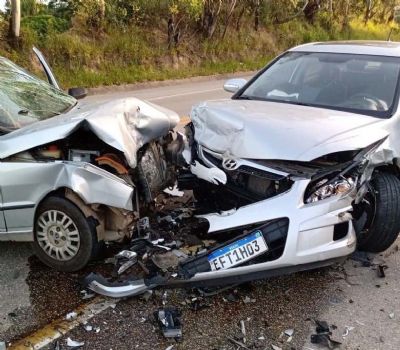 Motorista suspeito de embriaguez provoca acidente na SP-264