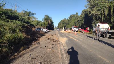 Comerciante morre em acidente entre pick-up e caminh�o na SP-250, em Piedade