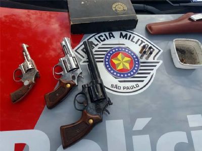 Em operao conjunta, PM e Civil apreendem armas de fogo em residncia na Reunidas