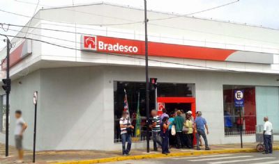 Bancos no abrem nesta sexta-feira e voltam a funcionar s na tera-feira