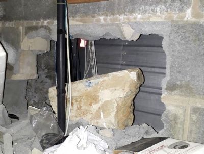 ​Ladro  preso aps fazer buraco em parede e furtar depsito de mveis