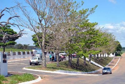 Prefeitura notifica familiares para recadastramento de jazigos no cemitrio Jardim das Accias