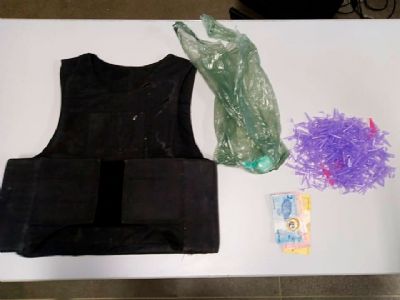 Jovem  preso com drogas e com colete a prova de balas na Santa Ceclia