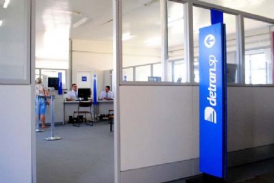 Licenciamentos de veculos no entregues pelo Correios devem ser retirados no Detran.SP