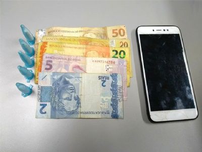 PM apreende jovens acusados de trfico de drogas no centro