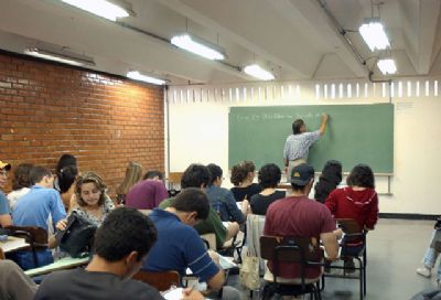 Inscries abertas para o supletivo fundamental e mdio na escola Cida Lacerda