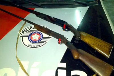 Discusso entre parentes termina com um preso, outro foragido e duas espingardas apreendidas