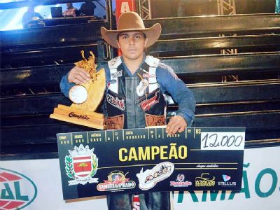 Fernandinho  campeo de Festa do Peo no Paran