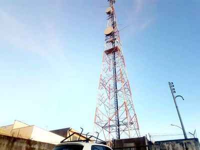 Ladres com caminhes munck furtam equipamentos da Vivo em Pilar do Sul