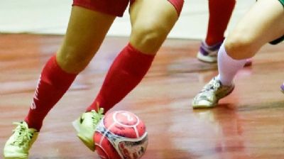 Feminino definem hoje o ltimo time classificado  semifinal no futsal