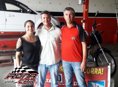 Cliente do Jardim Marajoara  o ganhador da moto Honda 0km da Runa Car