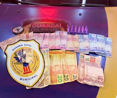 GCM apreende dois adolescentes e prende duas mulheres e um homem acusados de trfico