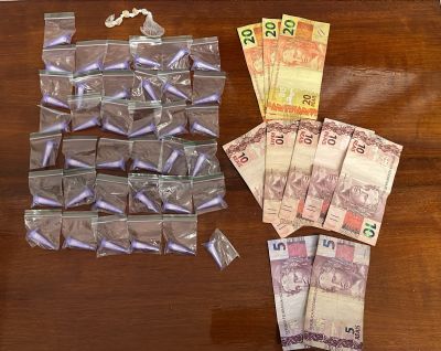 Jovem de 18 anos � preso por tr�fico em pra�a do Jardim Pinheiro