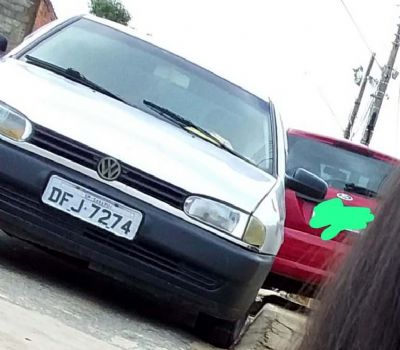 Dupla armada ameaa famlia e rouba veculo VW Gol na Santa Ceclia