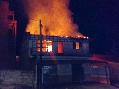 Residncia  consumida em incndio na Santa Ceclia