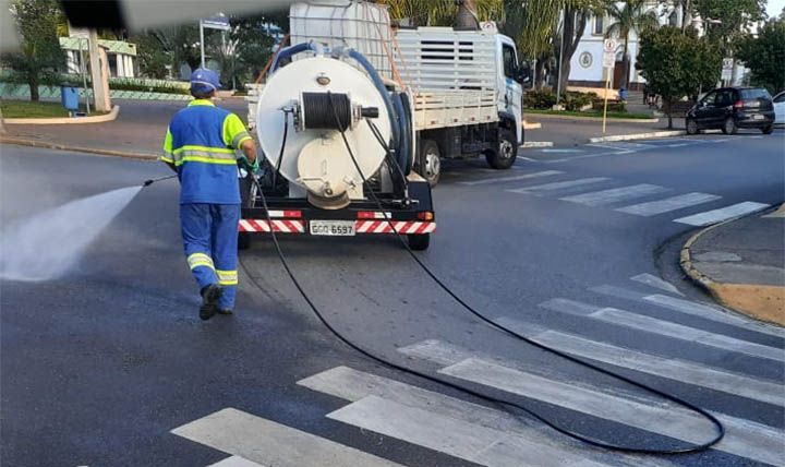 ​Prefeitura realiza higienizao e limpeza das ruas para prevenir o coronavrus