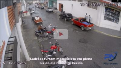 Cmera flagra furto de motocicleta em plena luz do dia na Santa Ceclia