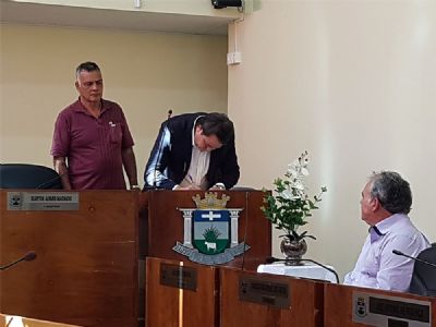 Cmara extingue mandato de Toninho da Padaria e empossa Marquinho como novo prefeito de Pilar do Sul