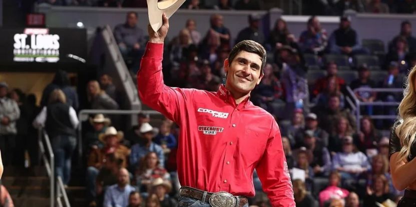 ​Silvano Alves chega a mil montarias em touros nos rodeios da PBR nos Estados Unidos