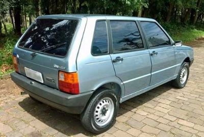 Veculo Fiat Uno  furtado no centro