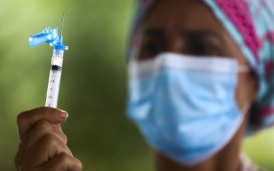 Casos de Covid disparam e Secretaria de Sade intensifica vacinao e testes